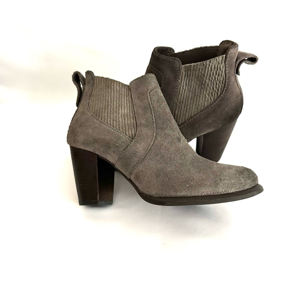 NWT Ugg Women’s Cobie II Chelsea Suede Booties